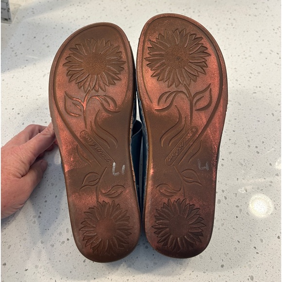 Blue Easy Street sandals 8W - Picture 3 of 3